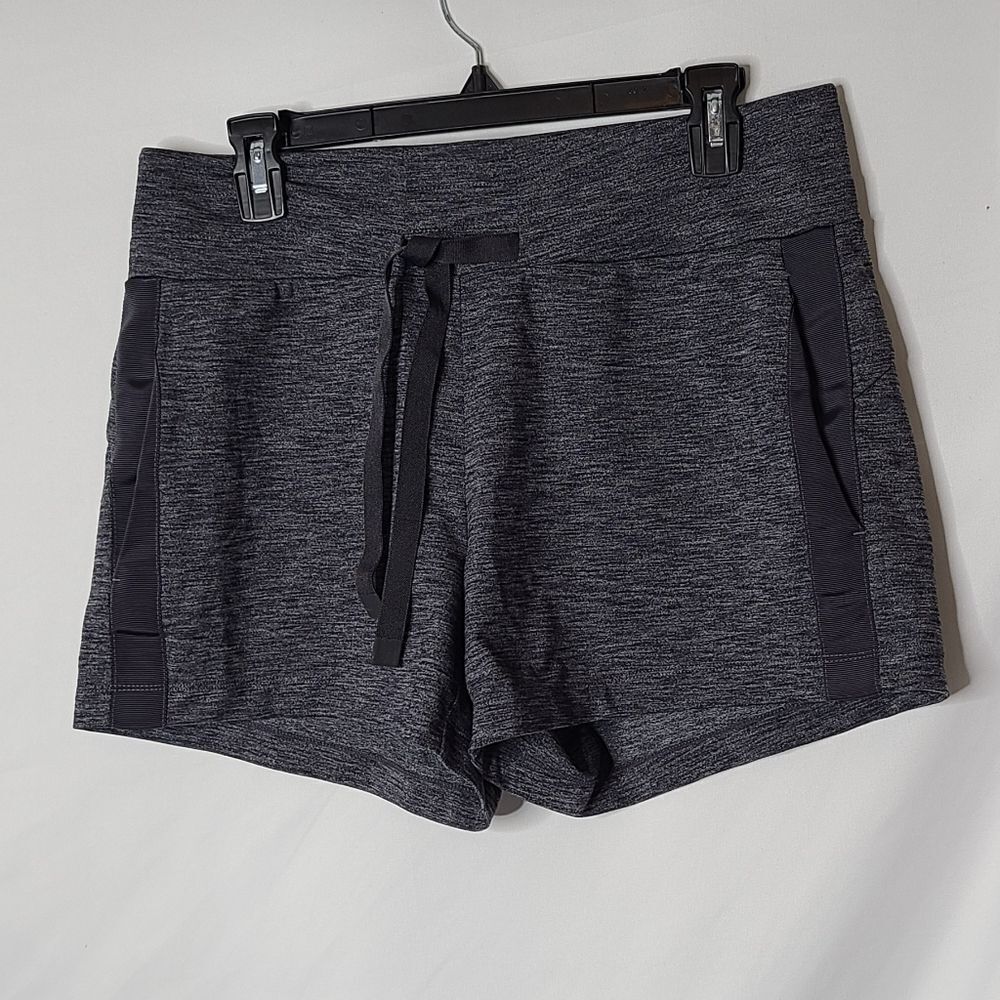 Athleta Shorts Women's Sz M Metro Downtown Wide Leg Mid‎ Rise Pocket Gray sz M